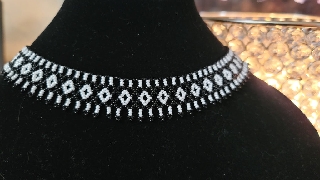 Geometric Choker